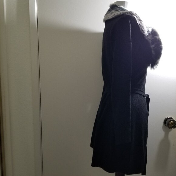 Guess Brand black sweater with removable fur collar, size M - Picture 4 of 8